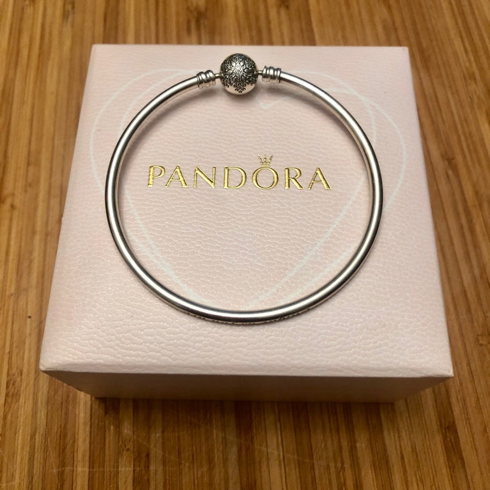 Pandora ‘Unique as You Are’ Bangle